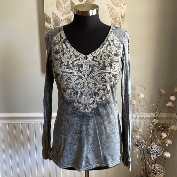 Maurices Tops - Maurice’s Premium Made in USA Long Sleeve Shirt Ladies Size Small